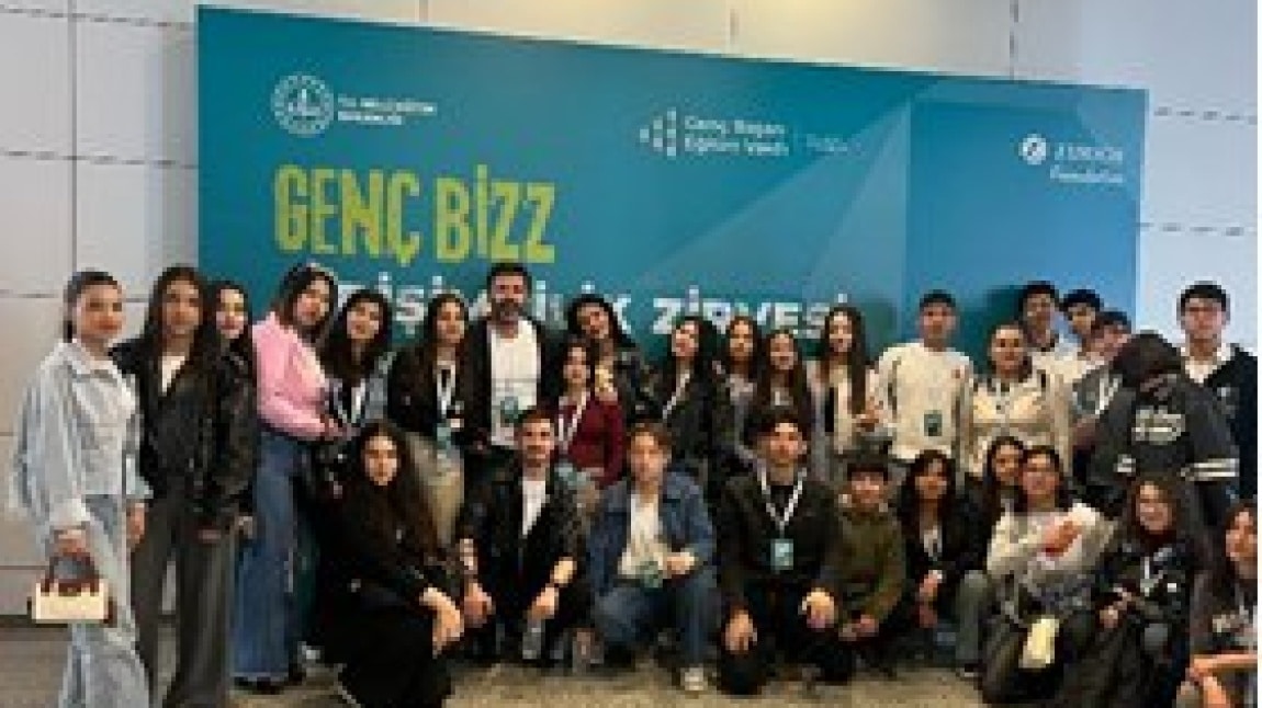 GençBizz İstanbul Girişimcilik Zirvesi 2025: Genç Girişimciler İlham Aldı! 